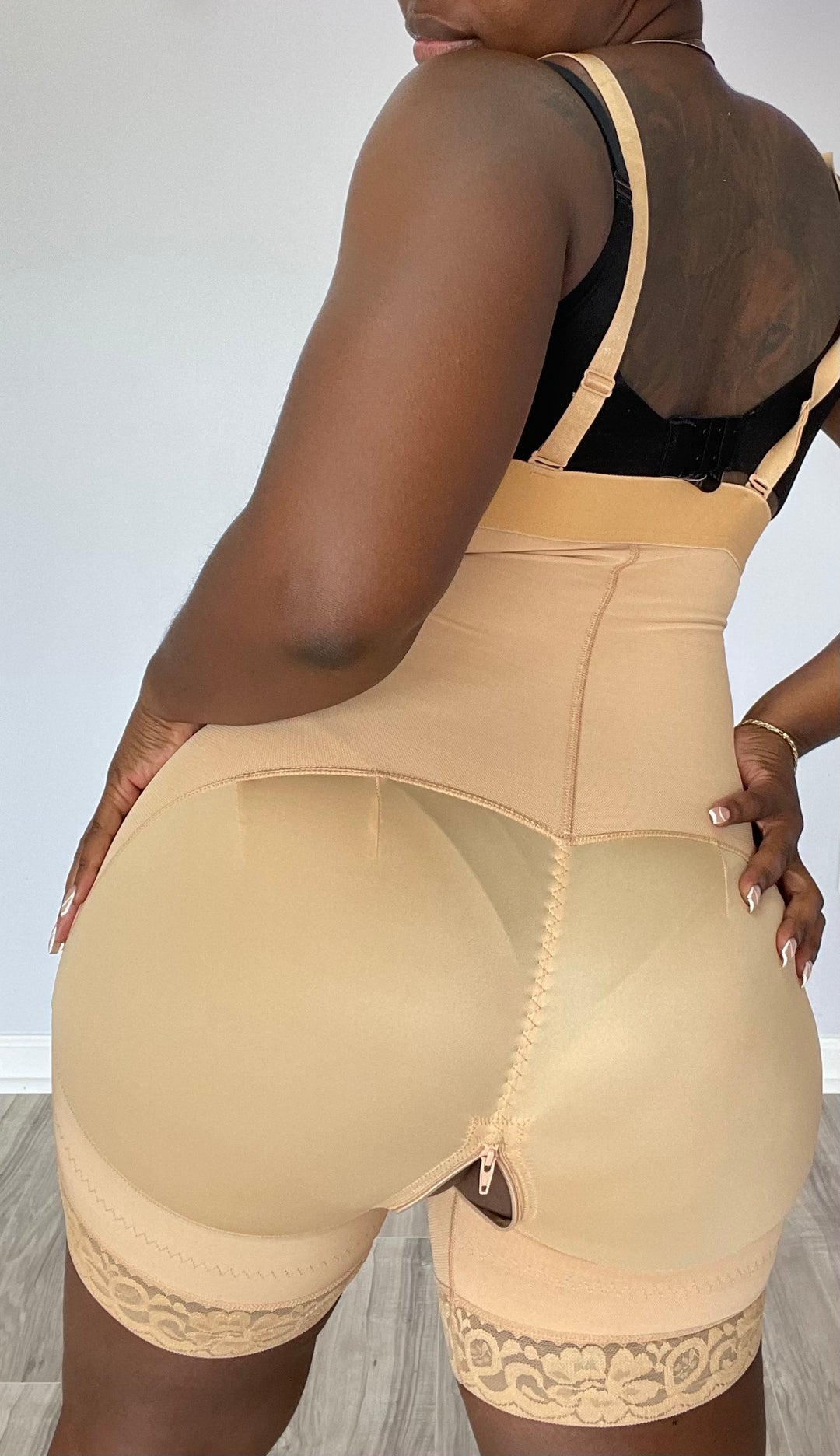 Faja with removeable straps